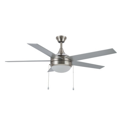 Ventilateur de plafond standard de 5 pales de 52 pouces avec chaînettes et kit d'éclairage inclus.
