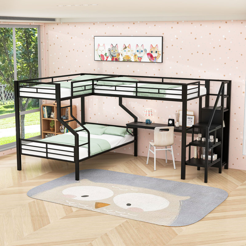 Lit superposé simple au-dessus de double et simple en L avec garde-robe intégré et bureau avec port USB