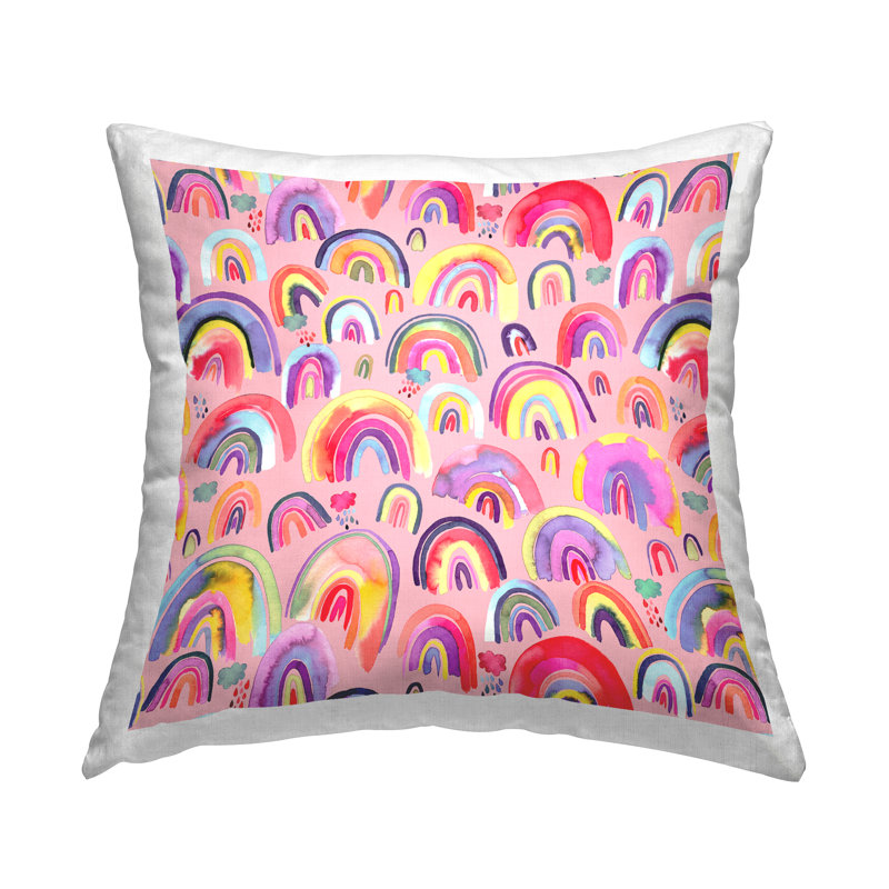 Motif de coussins décoratifs roses à motif d'arc-en-ciel et de nuages par Laura Munoz Estelles