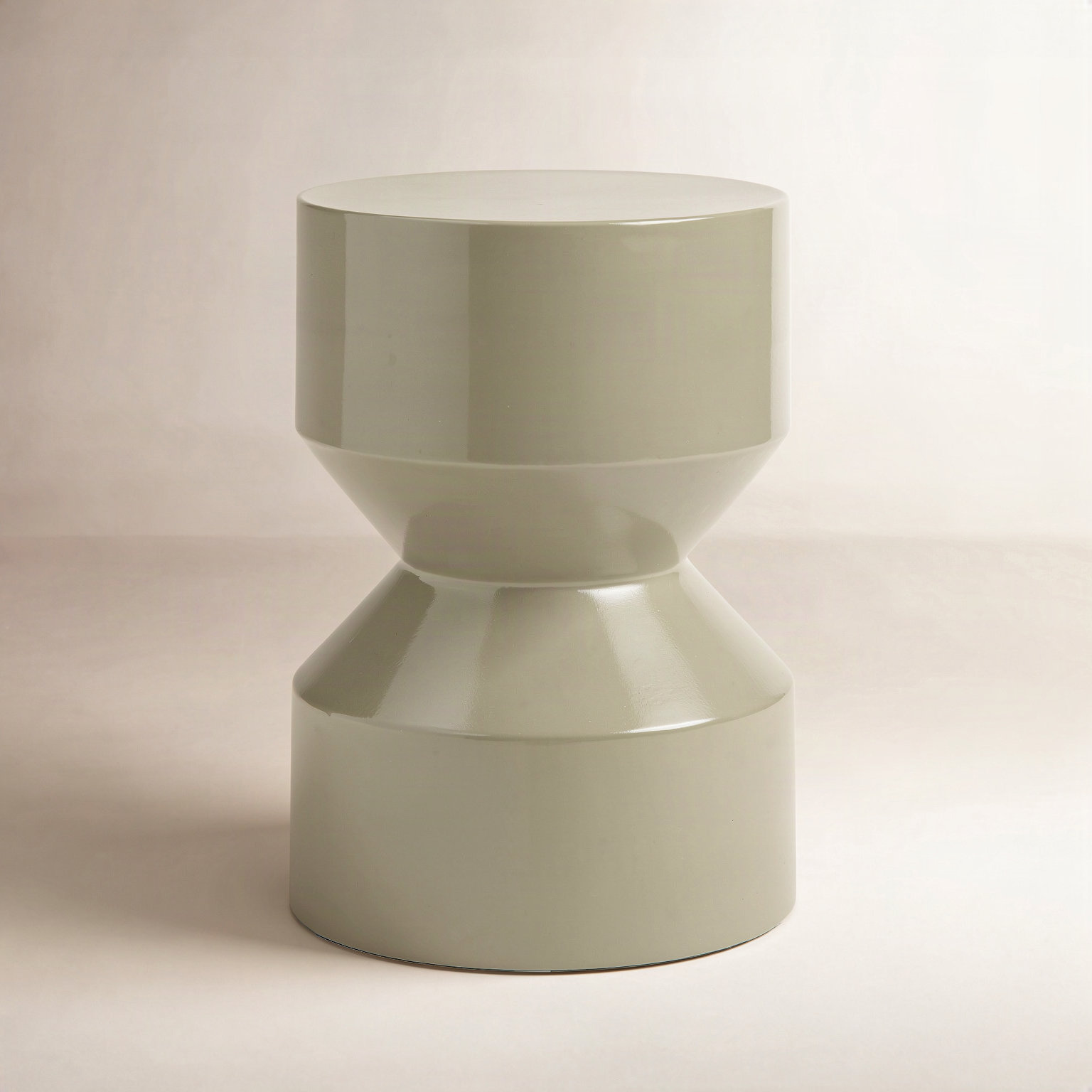 Roelf 13" End Table, Moss Lacquered Concrete