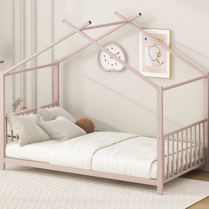 Lit plateforme robuste en métal à hauteur modérée, idéal pour un sommeil confortable et facile d'accès, adapté aux petits espaces et aux amateurs de bricolage