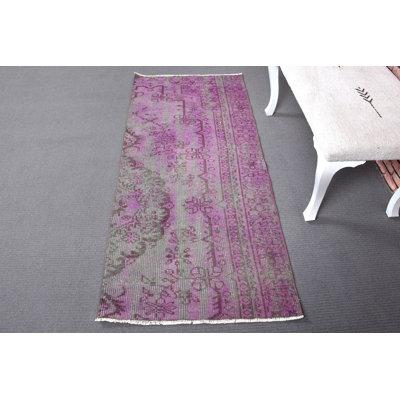 Tapis mauve en laine rétro 29,5 x 67,7 po Vintage