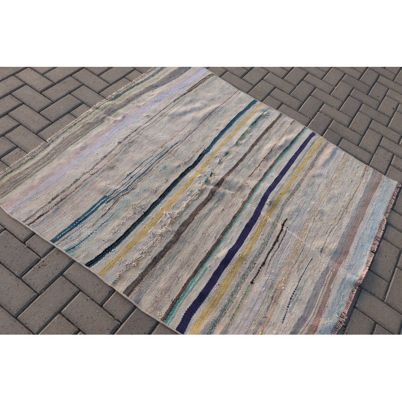 Tapis turc rayé tissé à la main dans des tons pastel, parfait pour un décor bohème dans les salons et comme tapis de sol