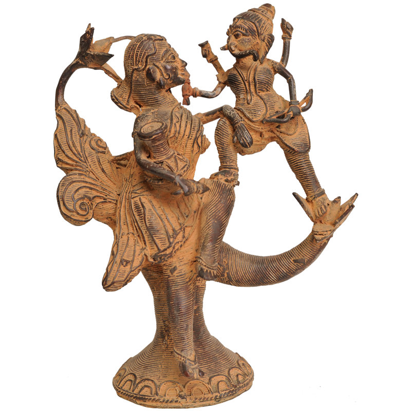 Déesse Parvati jouant avec bébé Ganesha sur un arbre (statue tribale de Bastar)