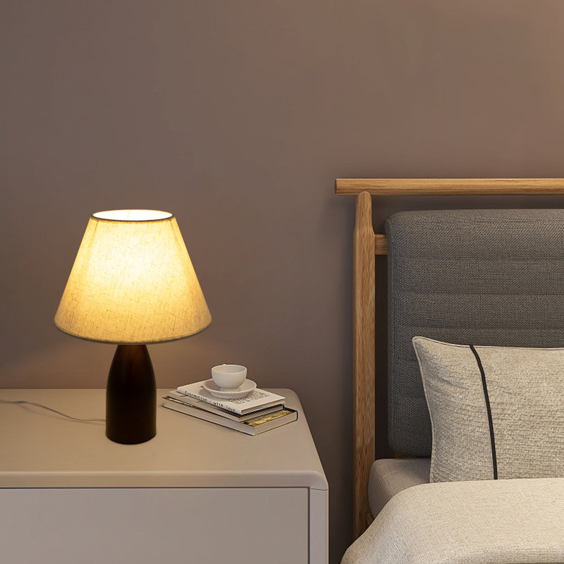 Lampe de table en bois massif