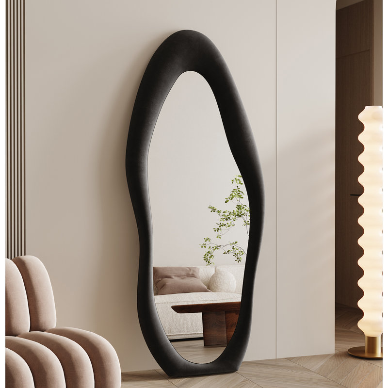 Miroir pleine grandeur de 63 po x 24 po, miroir ondulé irrégulier, miroir de plancher arqué, miroir mural suspendu ou appuyé contre le mur pour la chambre à coucher, miroir en flanelle à cadre en bois noir