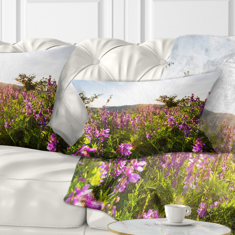 Coussin décoratif à imprimé floral «Amazing Summer Pasture with Flowers»