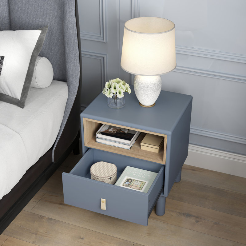 Élégante table d'appoint polyvalente en bois massif nordique pour la chambre à coucher et le salon