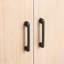 Armoire à 4 portes de style naturel avec pieds en pin massif, charnières lisses, bords arrondis, rangement pour petits espaces, poignées raffinées, fermeture silencieuse-58517655