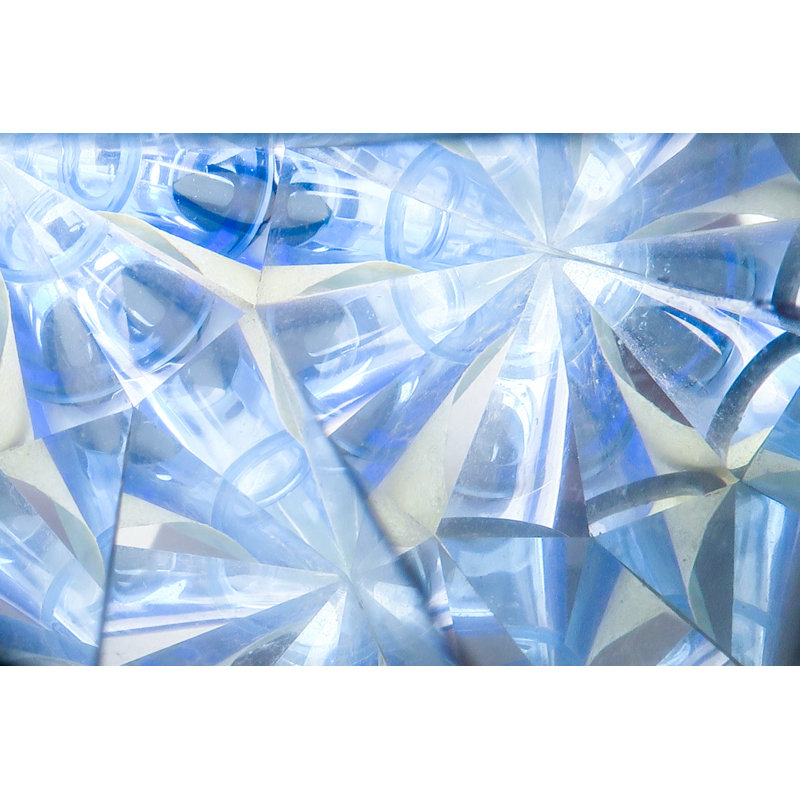 Formes abstraites en bleu translucide, H 26 po x l 50 po x P 1,5 po