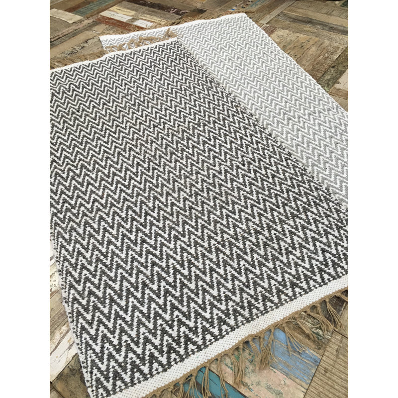 Eesa Chevron Hand Woven Area Rug, Rectangle 90 x 150cm