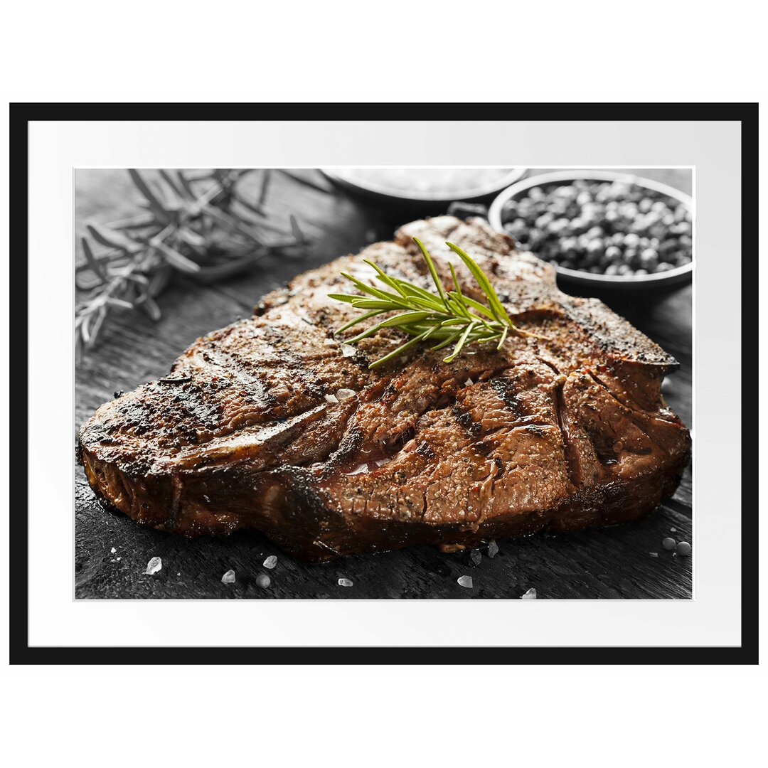 Gerahmtes Poster Gebratenes Steak mit Rosmarin