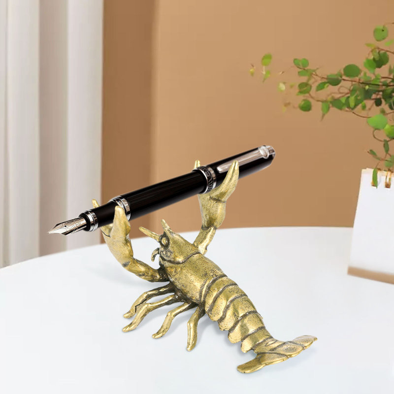 Drôle de homard avec haltères et haltères