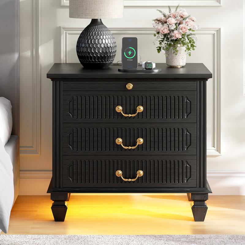 Table de chevet 25,6 po avec 3 tiroirs, station de charge et lumière DEL, Noir