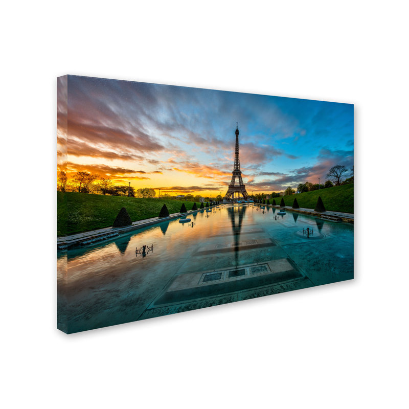 « lever à paris » par mathieu rivrin,, reproduction de photo sur toile tendue, H 22 po x l 32 po x P 2 po