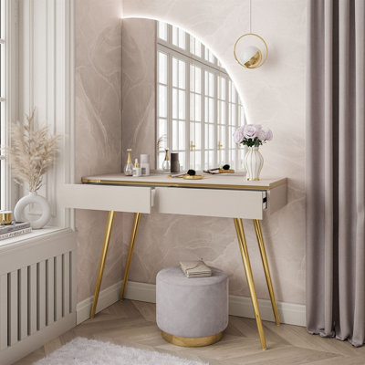 Avdulah Dining Table