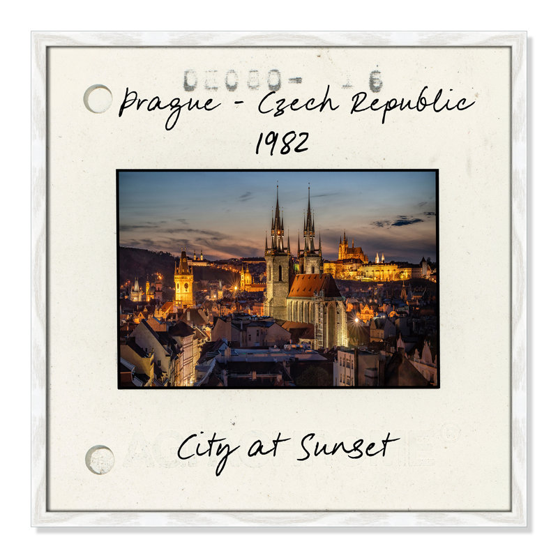Impression de ville au coucher du soleil, Prague, République tchèque par Danita Delmont, Papier avec cadre unique blanc