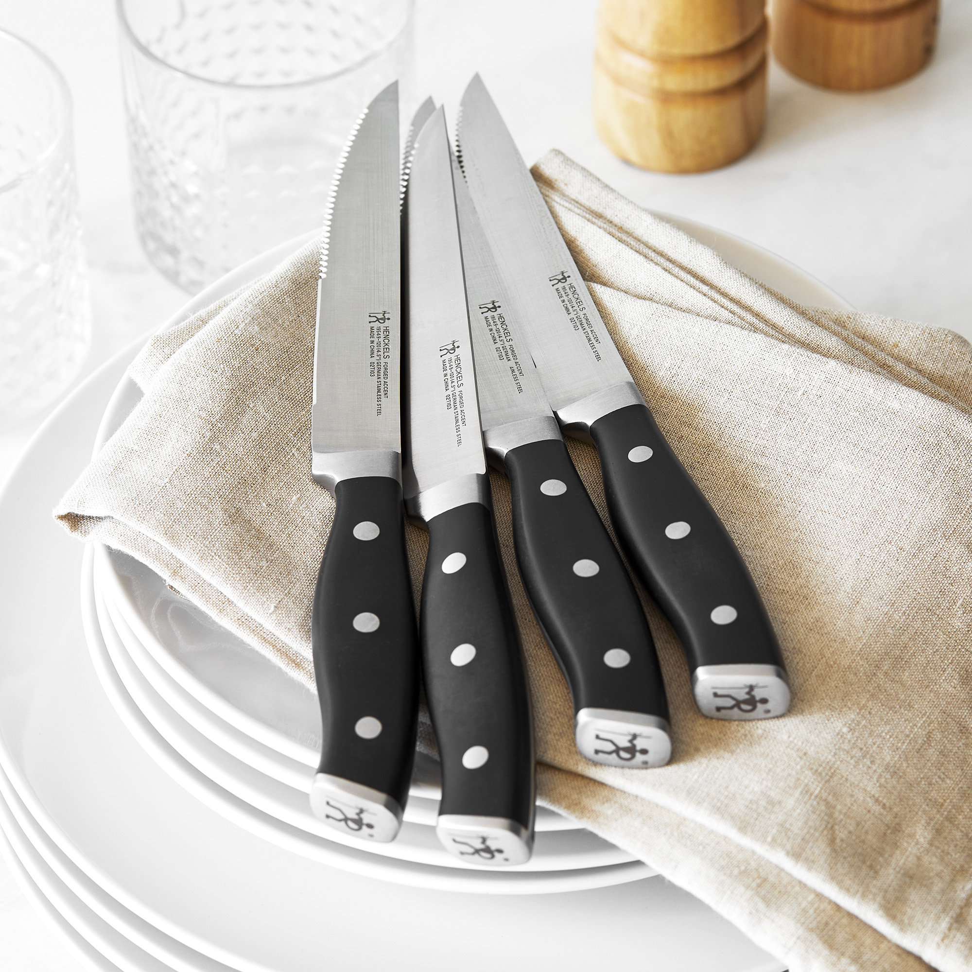 HENCKELS Forged Accent Set of 4 Steak Knife Set, German Engineered Informed by 100+ Years of Mastery, Black