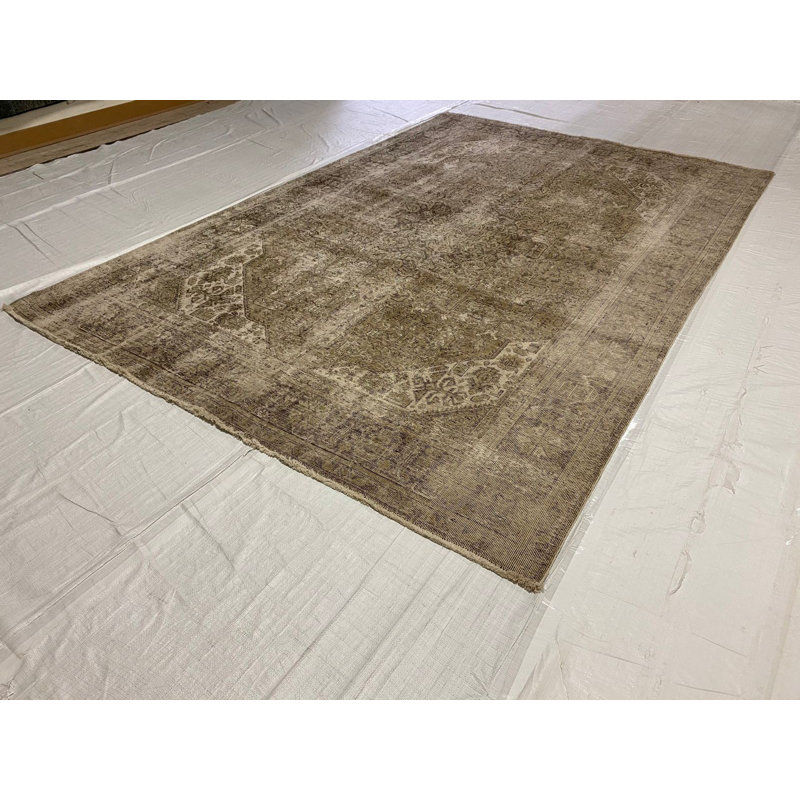 Tapis unique noué à la main anatolien vieilli 6 pi 3 po x 9 pi 5 po One-of-a-Kind