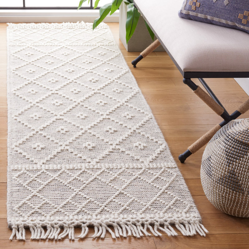 Heitzman Southwestern Hand-Loomed Ivory/Gray Area Rug, Runner 2'3" x 8'