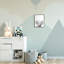 Bébé éléphant avec gomme à bulles rose-817658961-817658965