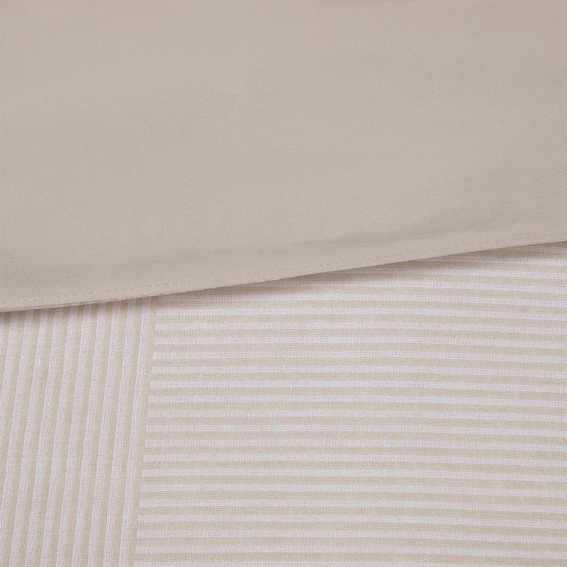 Ensemble d'édredon en coton rayé 3 pièces Détails par Becki Owens, Taupe, Édredon très grand et 2 taies décoratives stand