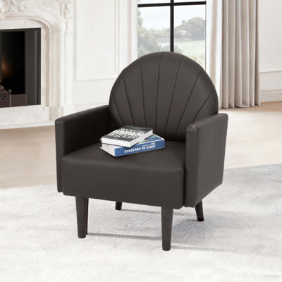 Fauteuil contemporain en forme de coquillage avec similicuir et pieds en bois, parfait pour le salon et les études