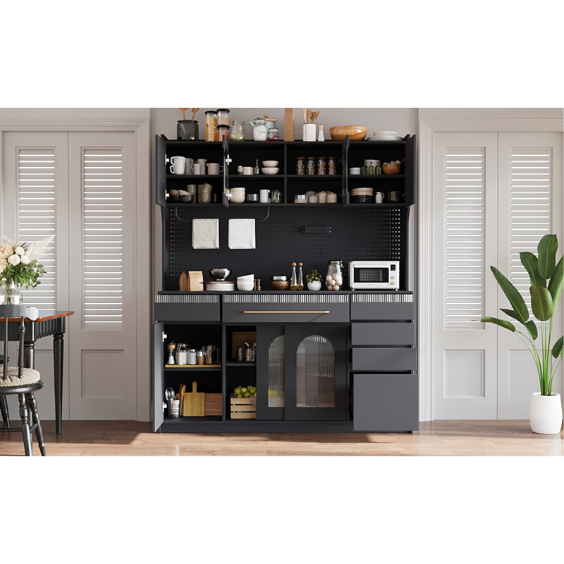 Buffet autoportant de 63 po de largeur avec huche, grande armoire de rangement pour bar à café avec 6 tiroirs, 5 armoires avec tablettes réglables, panneau perforé, porte-serviettes, prise de courant, noir