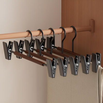 Cintres pour pantalons professionnels en bois de hêtre recommandé par un organisateur professionnel