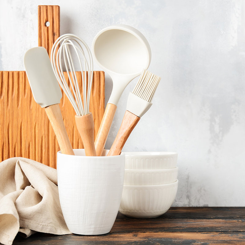 Ensemble d'ustensiles de cuisine en silicone avec poignées en bois antidérapantes et support de rangement, Blanc
