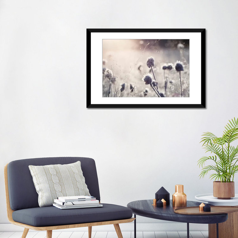 « frost i », impression sur toile, Papier beaux-arts encadré noir, H 24 po x l 32 po x P 1 po