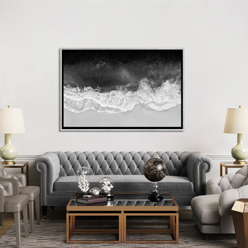 Vagues en noir, gris et blanc par Maggie Olsen, H 40 po x l 60 po, Argent argent, Impression encadrée