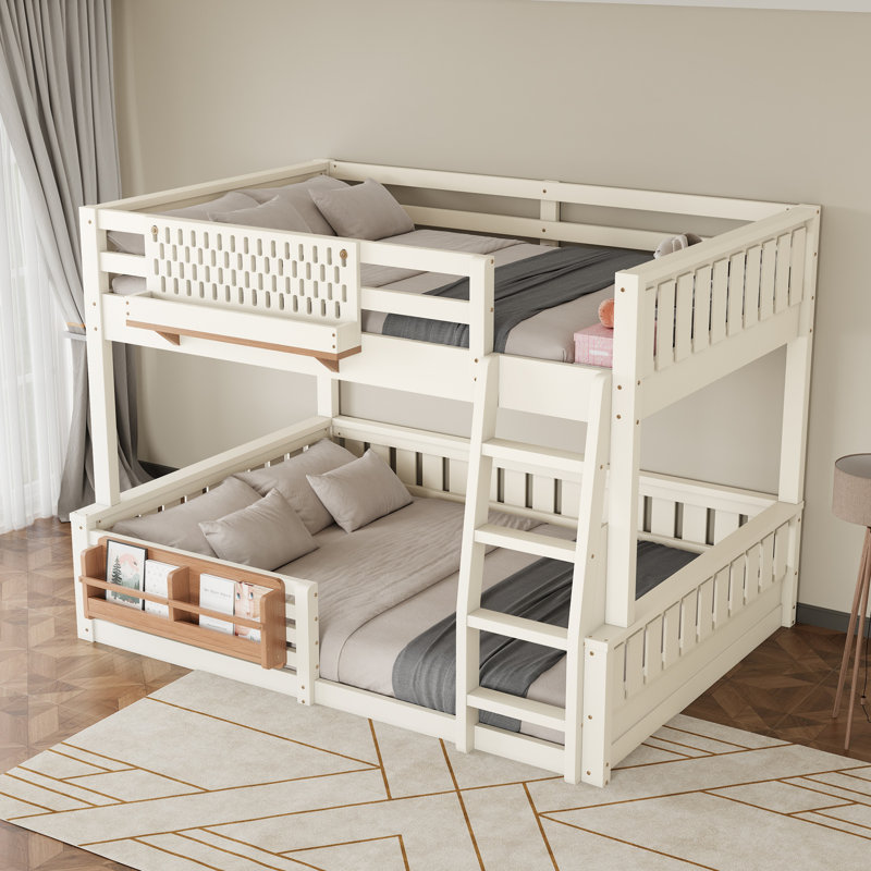 Lit superposé double au-dessus de grand lit double en bois massif avec panneau perforé et bibliothèque, Beige