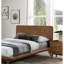 Base de lit en noyer massif avec placage en bois massif et cadre de lit plateforme de style moderne Mid-Century-90749333