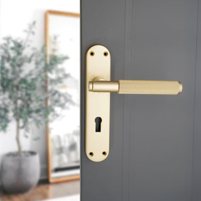 Connaught Knurled Lever on Backplate Lock Satin Brass