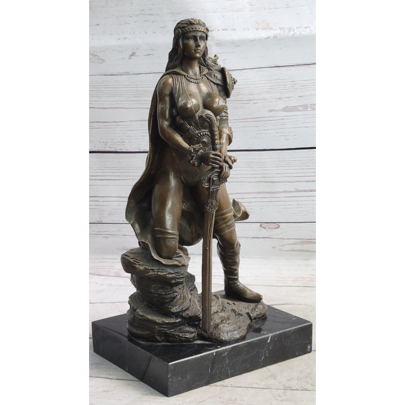 Statue de sculpture en bronze fantaisie d'une femme viking nordique Amazon War Princess par Kamiko