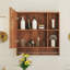 Armoire suspendue en bois avec portes, tablettes réglables et lambris élégant pour des solutions de rangement polyvalentes