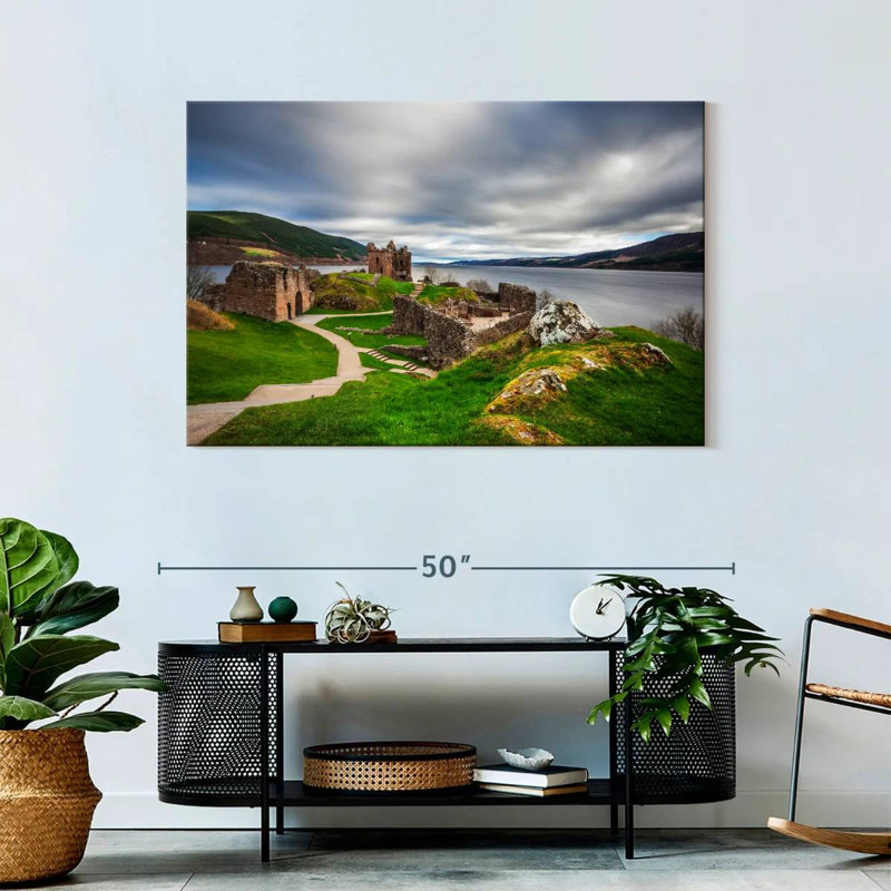 Lilie Urquhart Castle, H 30 po x l 45 po