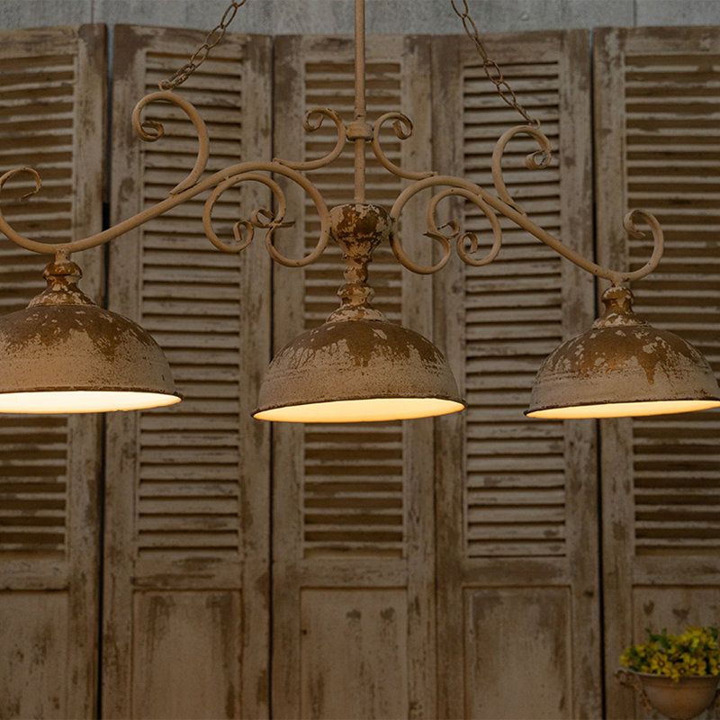 Luminaire suspendu vintage en métal pour un élégant décor de salle à manger