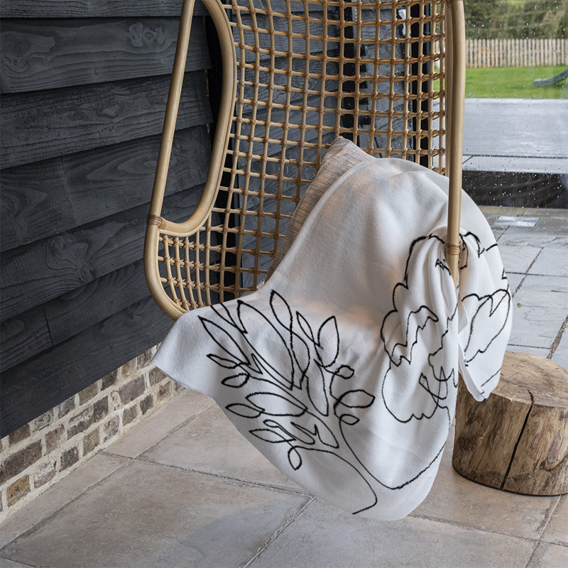 Domonik Blanket