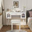 Chic coiffeuse multifonctionnelle avec multiprise intégrée et beaucoup de rangement, idéale pour les petits espaces et les décors modernes.-783692928