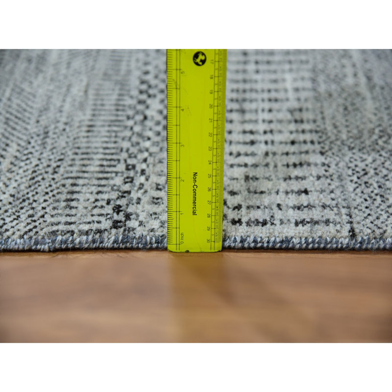Tapis unique gris de 2 pi 7 po x 18 pi 4 po Joele