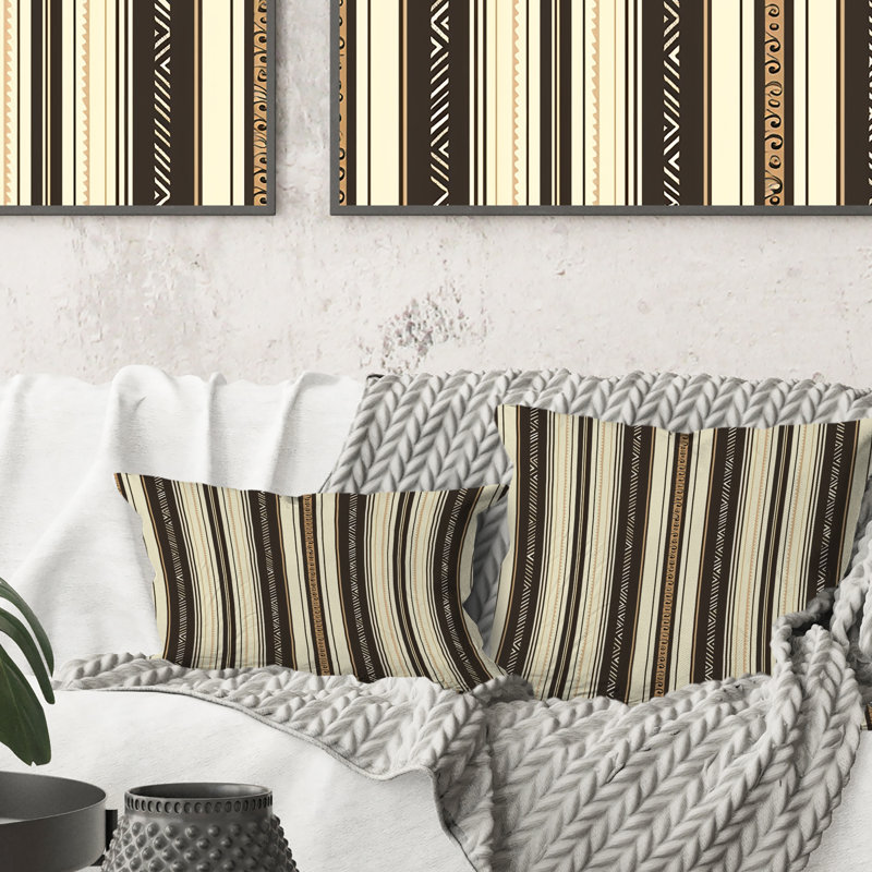 Coussin brun et blanc à rayures fines II, H 16 po x l 16 po