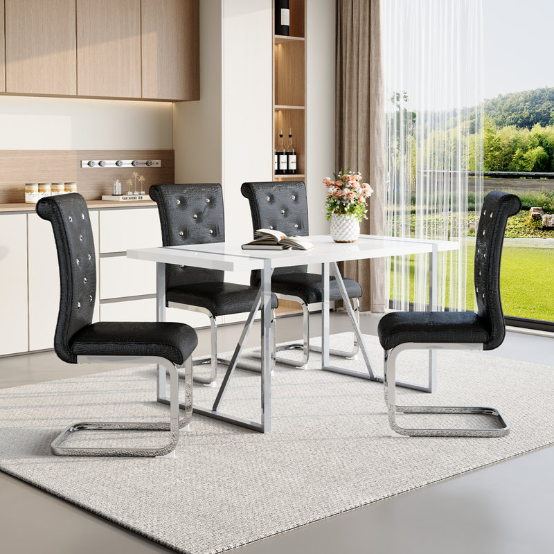 Ensemble de table de salle à manger 55 po, table et chaises de cuisine en bois avec plateau en panneau de fibres à densité moyenne laqué épais et chaises en similicuir