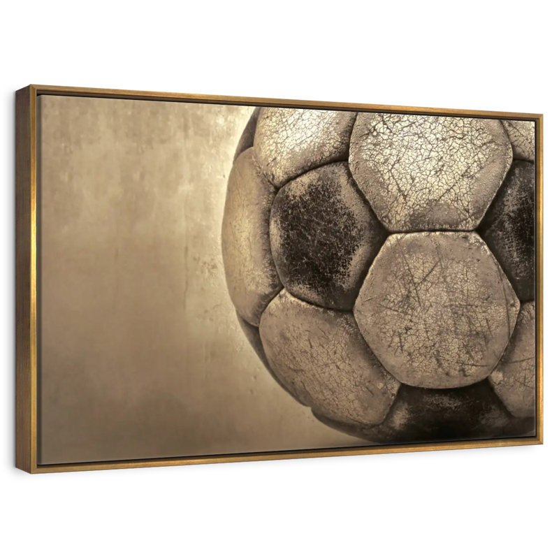 Ballon de soccer usé, Cadre flottant doré, 43 po x 29 po