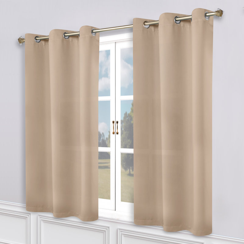 Paire de rideaux obscurcissant avec œillets Millendon, Bois de frêne fumé, L 46 po x L 63 po