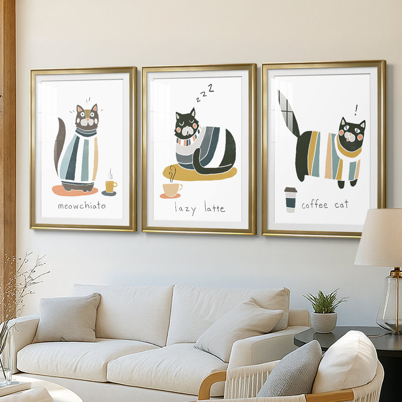 Coffee Cats I - Impression personnalisée de qualité supérieure avec passe-partout - 3 pièces, H 27 po x l 39 po, Doré
