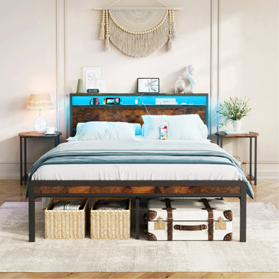 Cadre de lit double de style antique avec 2 ports, éclairage à DEL et couleur brun rustique - soutien solide, affaissement du matelas, assemblage rapide