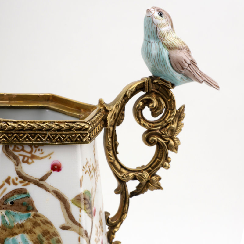 Vase en porcelaine décorative peint à la main