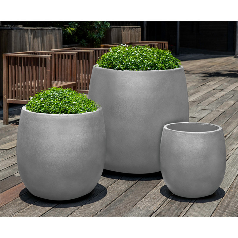 Pot de fleurs en fibre de verre Guilford, Gris pierre clair, H 16,75 po x l 16,75 po x P 16,75 po